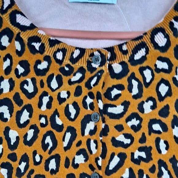 Ladies button front sweater NWT - Picture 8 of 12